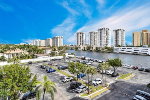 Купить кондоминиум в Халландейл-Бич, Флорида 2 спальни, 104.98м2, № 2066353 - фото 22