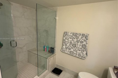 Купить кондоминиум в Халландейл-Бич, Флорида 2 спальни, 104.98м2, № 2066353 - фото 12