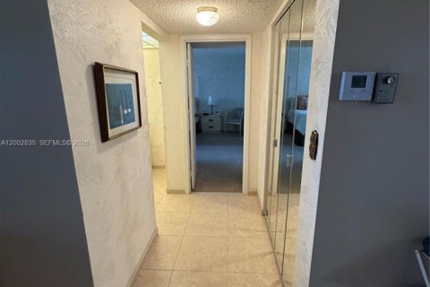 Купить кондоминиум в Халландейл-Бич, Флорида 2 спальни, 104.98м2, № 2066353 - фото 8