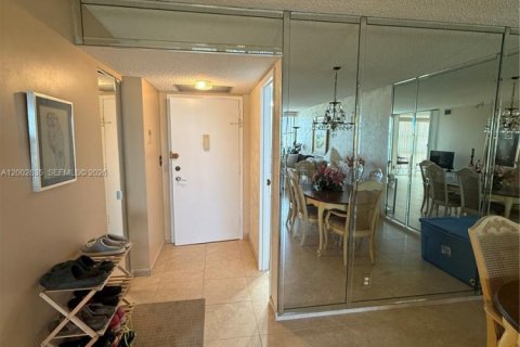 Купить кондоминиум в Халландейл-Бич, Флорида 2 спальни, 104.98м2, № 2066353 - фото 3