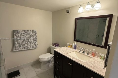 Купить кондоминиум в Халландейл-Бич, Флорида 2 спальни, 104.98м2, № 2066353 - фото 11