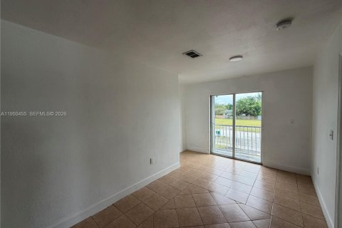 Apartamento en alquiler en Miami, Florida, 2 dormitorios, 267.56 m2 № 2006960 - foto 10