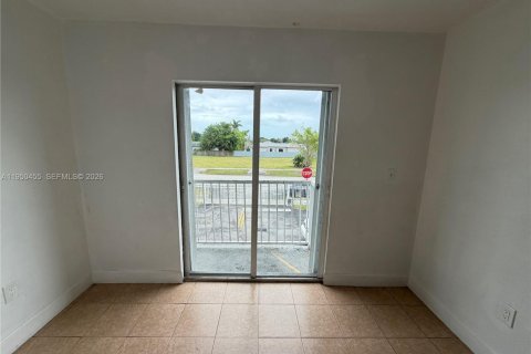Apartamento en alquiler en Miami, Florida, 2 dormitorios, 267.56 m2 № 2006960 - foto 12