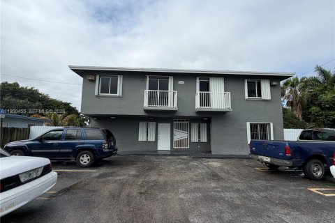 Apartamento en alquiler en Miami, Florida, 2 dormitorios, 267.56 m2 № 2006960 - foto 2