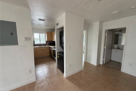 Apartamento en alquiler en Miami, Florida, 2 dormitorios, 267.56 m2 № 2006960 - foto 11