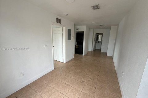 Apartamento en alquiler en Miami, Florida, 2 dormitorios, 267.56 m2 № 2006960 - foto 7