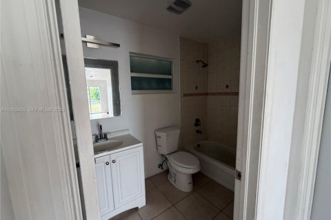 Apartamento en alquiler en Miami, Florida, 2 dormitorios, 267.56 m2 № 2006960 - foto 5