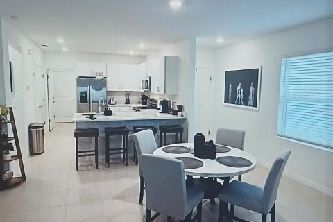 House in Kissimmee, Florida 3 bedrooms, 135.08 sq.m. № 2202029 - photo 2