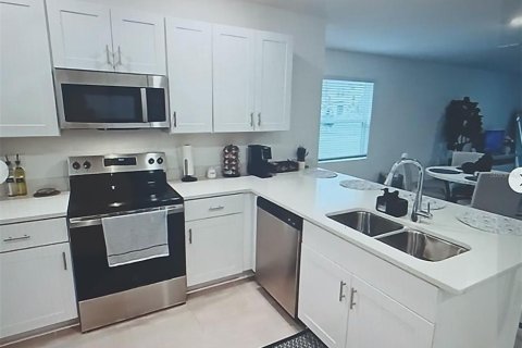House in Kissimmee, Florida 3 bedrooms, 135.08 sq.m. № 2202029 - photo 5
