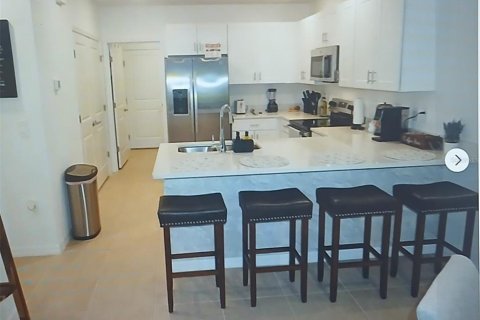 House in Kissimmee, Florida 3 bedrooms, 135.08 sq.m. № 2202029 - photo 4