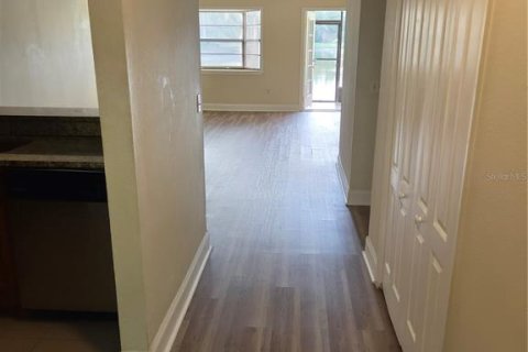 Copropriété à louer à New Port Richey, Floride: 2 chambres, 93.65 m2 № 2388500 - photo 2