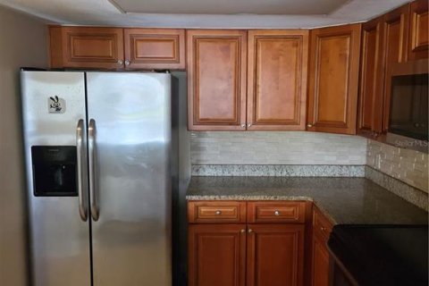Copropriété à louer à New Port Richey, Floride: 2 chambres, 93.65 m2 № 2388500 - photo 4