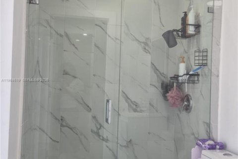 Villa ou maison à vendre à Miami, Floride: 4 chambres, 113.81 m2 № 2024588 - photo 9