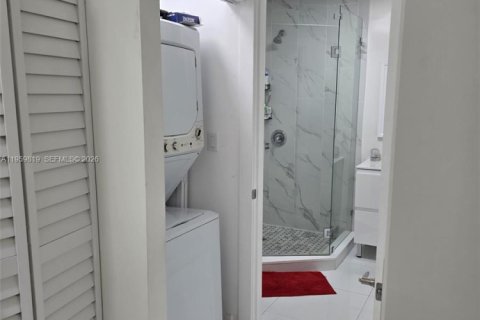 Villa ou maison à vendre à Miami, Floride: 4 chambres, 113.81 m2 № 2024588 - photo 4