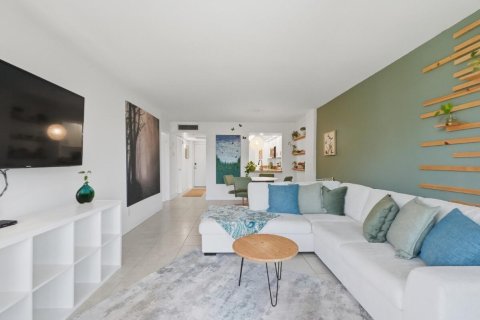 Condo in Oakland Park, Florida, 1 bedroom  № 2252014