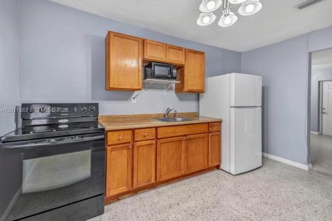 Commercial property in Miami, Florida 358.23 sq.m. № 2075297 - photo 6