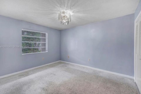 Commercial property in Miami, Florida 358.23 sq.m. № 2075297 - photo 4