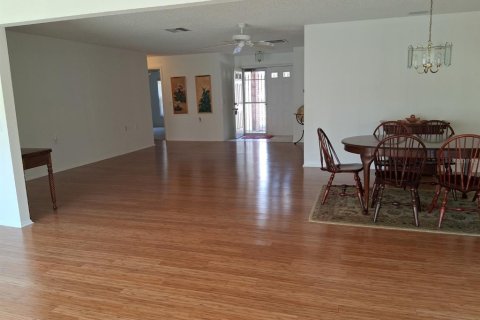 Copropriété à louer à New Port Richey, Floride: 2 chambres, 160.54 m2 № 1912733 - photo 9
