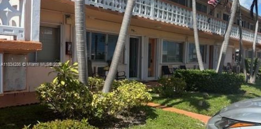 Condo in Hallandale Beach, Florida, 1 bedroom  № 1814863