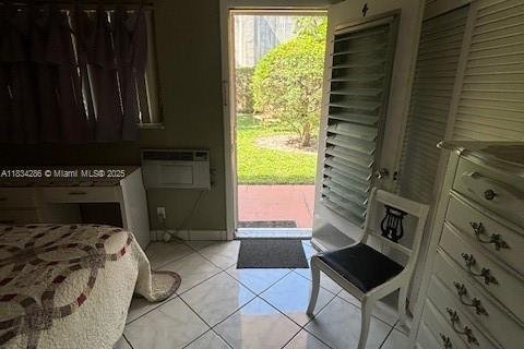 Condo in Hallandale Beach, Florida, 1 bedroom  № 1814863 - photo 14