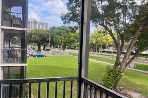 Copropriété à louer à Aventura, Floride: 1 chambre, 68.84 m2 № 1946937 - photo 4