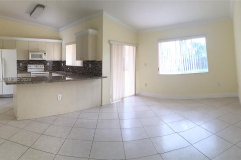 Снять в аренду виллу или дом в Майами, Флорида 3 спальни, 183.67м2, № 2033924 - фото 4
