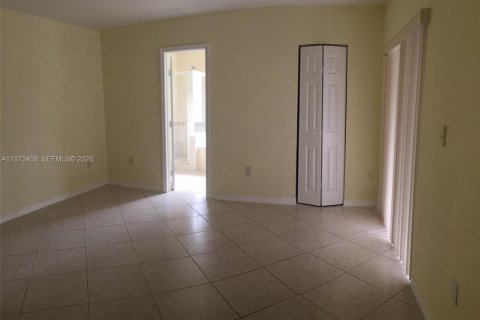 Снять в аренду виллу или дом в Майами, Флорида 3 спальни, 183.67м2, № 2033924 - фото 5