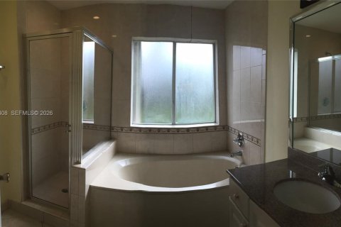 Снять в аренду виллу или дом в Майами, Флорида 3 спальни, 183.67м2, № 2033924 - фото 6