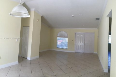 Снять в аренду виллу или дом в Майами, Флорида 3 спальни, 183.67м2, № 2033924 - фото 2