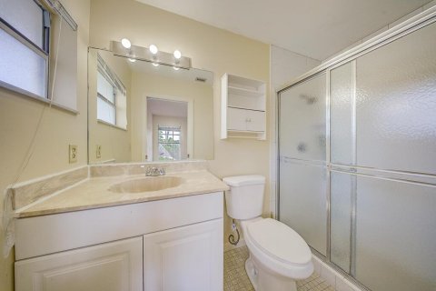 Condo in Lake Worth, Florida, 2 bedrooms  № 2261061 - photo 17