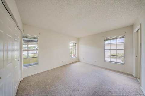 Condo in Lake Worth, Florida, 2 bedrooms  № 2261061 - photo 14