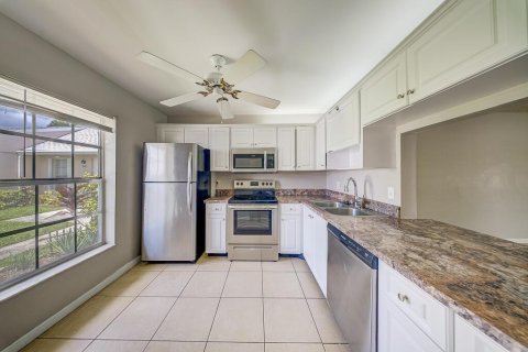 Condo in Lake Worth, Florida, 2 bedrooms  № 2261061 - photo 8