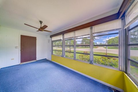 Condo in Lake Worth, Florida, 2 bedrooms  № 2261061 - photo 16