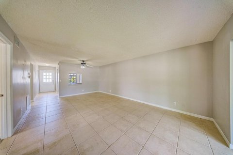 Condo in Lake Worth, Florida, 2 bedrooms  № 2261061 - photo 6