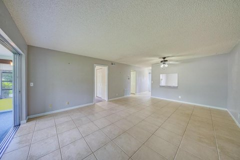 Condo in Lake Worth, Florida, 2 bedrooms  № 2261061 - photo 5