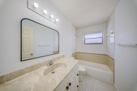 Condo in Lake Worth, Florida, 2 bedrooms  № 2261061 - photo 12