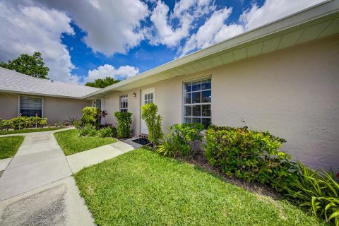 Condo in Lake Worth, Florida, 2 bedrooms  № 2261061 - photo 3
