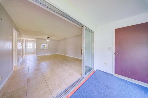 Condo in Lake Worth, Florida, 2 bedrooms  № 2261061 - photo 7