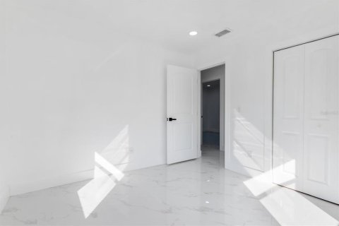 House in Port Charlotte, Florida 4 bedrooms, 122.63 sq.m. № 1422027 - photo 22