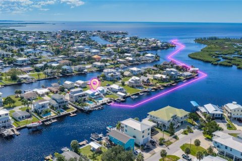 Villa ou maison à vendre à Hernando Beach, Floride: 7 chambres, 289.11 m2 № 2420627 - photo 3