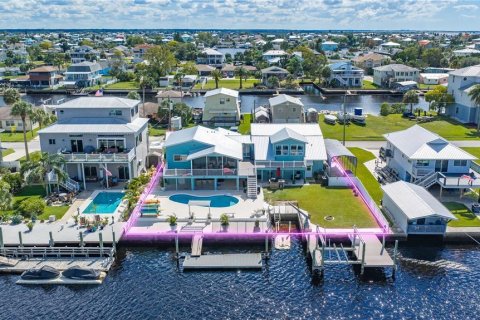 Villa ou maison à Hernando Beach, Floride 7 chambres, 289.11 m2 № 2420627