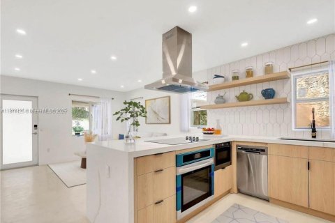 Casa en venta en Miami, Florida, 3 dormitorios, 102.84 m2 № 1874449 - foto 1