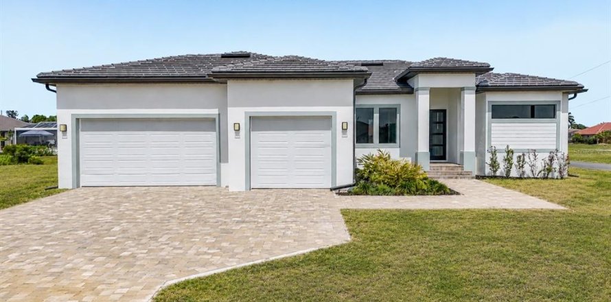 House in Punta Gorda, Florida 4 bedrooms, 204.85 sq.m. № 2116773