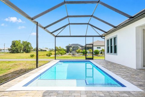 House in Punta Gorda, Florida 4 bedrooms, 204.85 sq.m. № 2116773 - photo 29