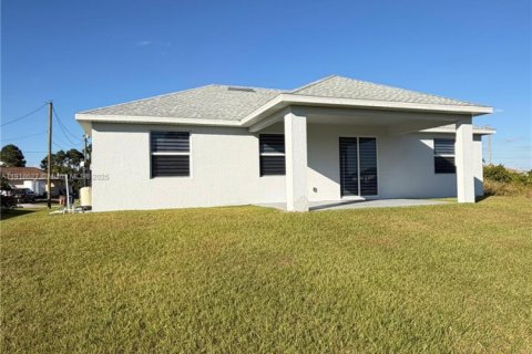 House in Lehigh Acres, Florida 3 bedrooms № 2034222 - photo 23