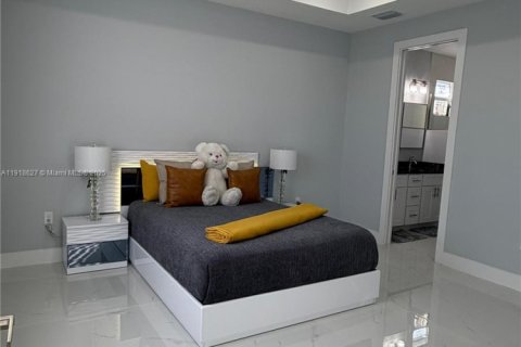 House in Lehigh Acres, Florida 3 bedrooms № 2034222 - photo 8