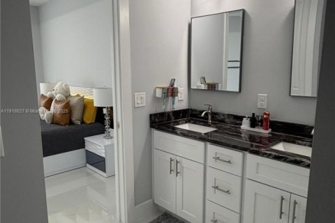 House in Lehigh Acres, Florida 3 bedrooms № 2034222 - photo 14