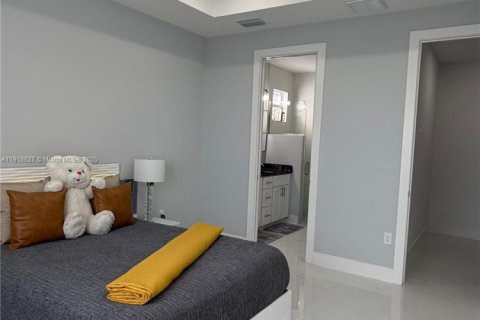 House in Lehigh Acres, Florida 3 bedrooms № 2034222 - photo 9