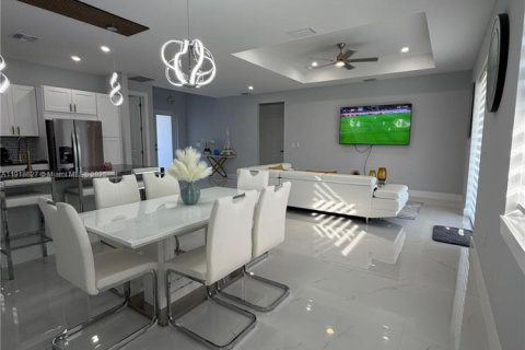 House in Lehigh Acres, Florida 3 bedrooms № 2034222 - photo 7