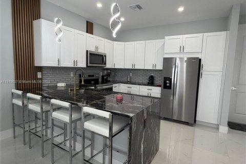 House in Lehigh Acres, Florida 3 bedrooms № 2034222 - photo 5